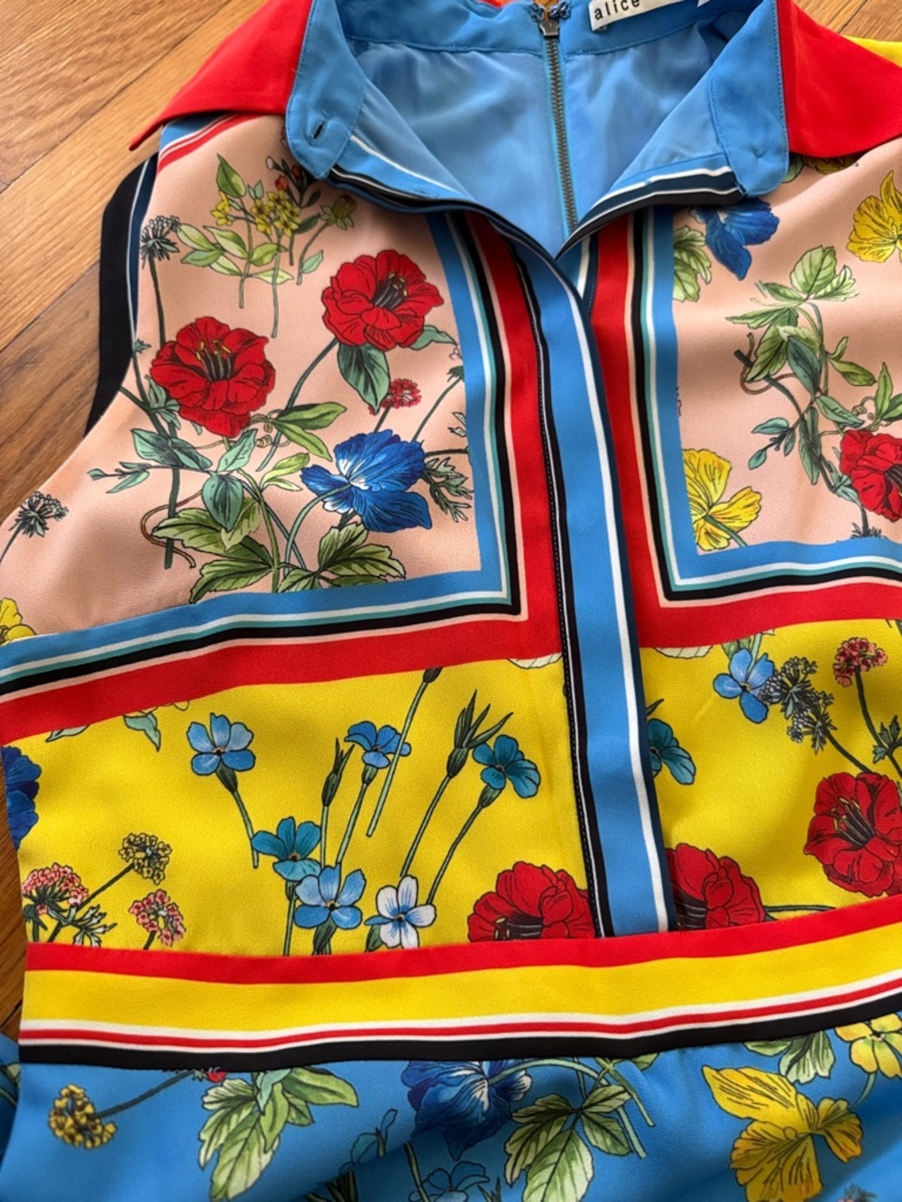 Alice + Olivia “Farrah” handkerchief midi collared shirt dress 4 - Picture 4 of 9